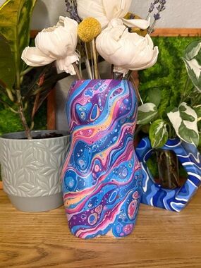 Hand-Painted Fem Figure Drip Pattern Vase